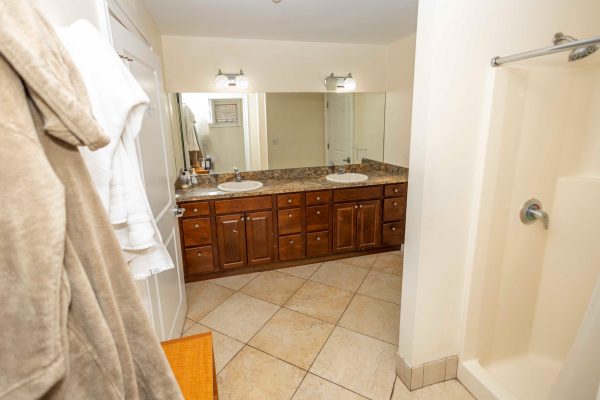 Knipe Dormitory - Bathroom