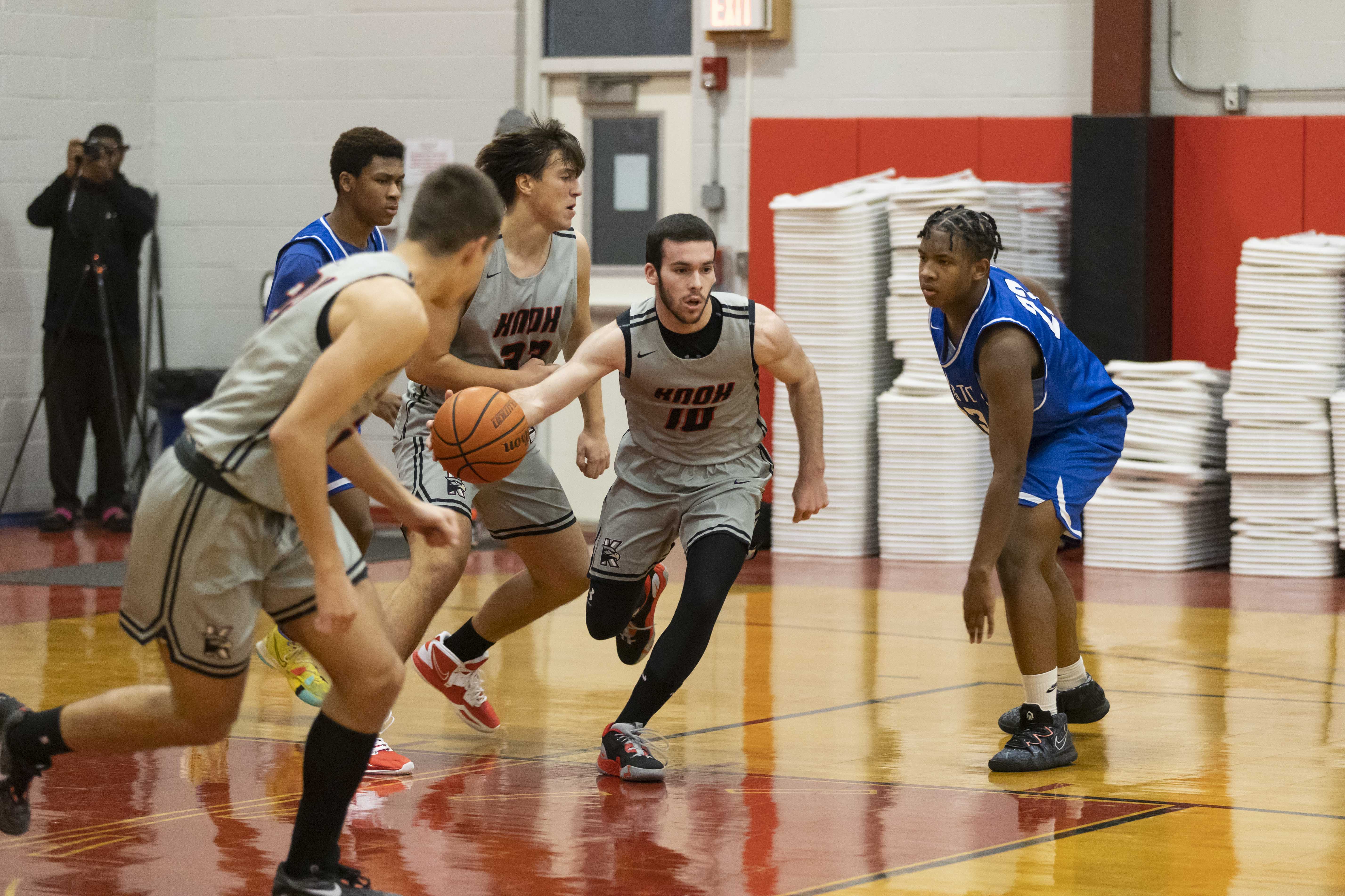 boys-basketball-action-shot