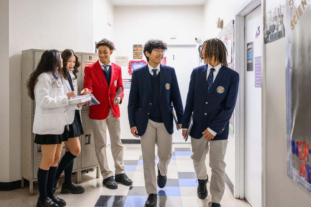 Knox students walking through the halls on campus